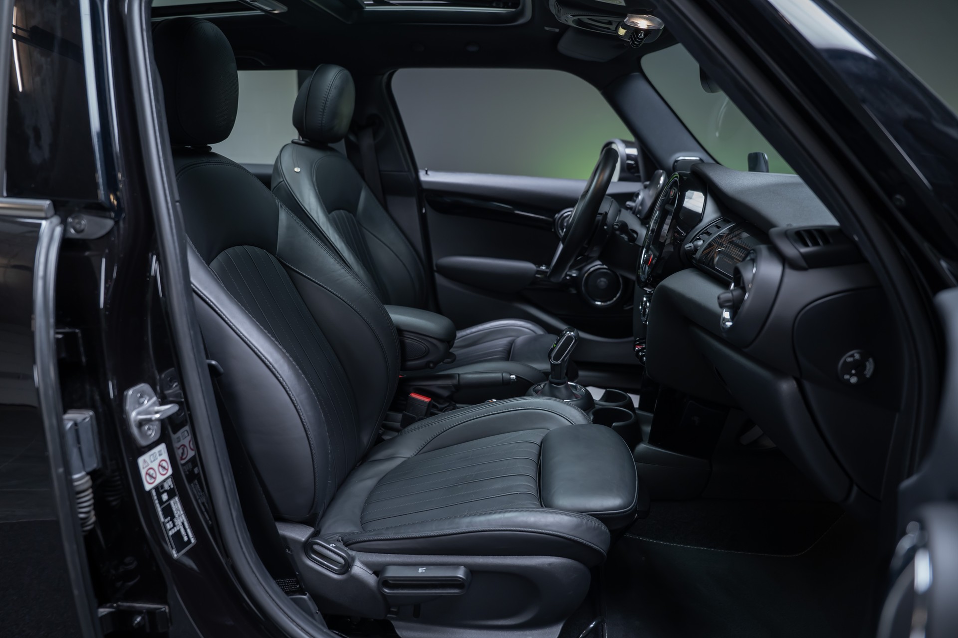 MINI Cooper S SDKG / CH-Fahrzeug / Panorama / Rückfahrkamera-image-29