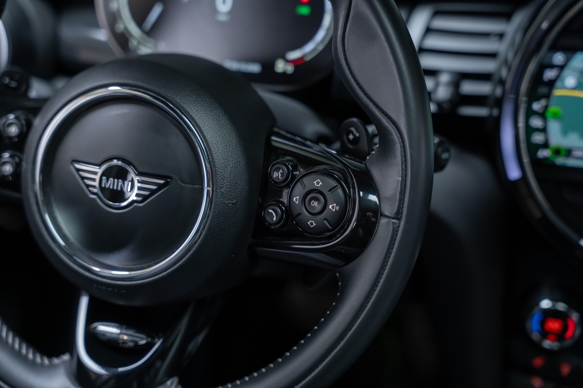 MINI Cooper S SDKG / CH-Fahrzeug / Panorama / Rückfahrkamera-image-19