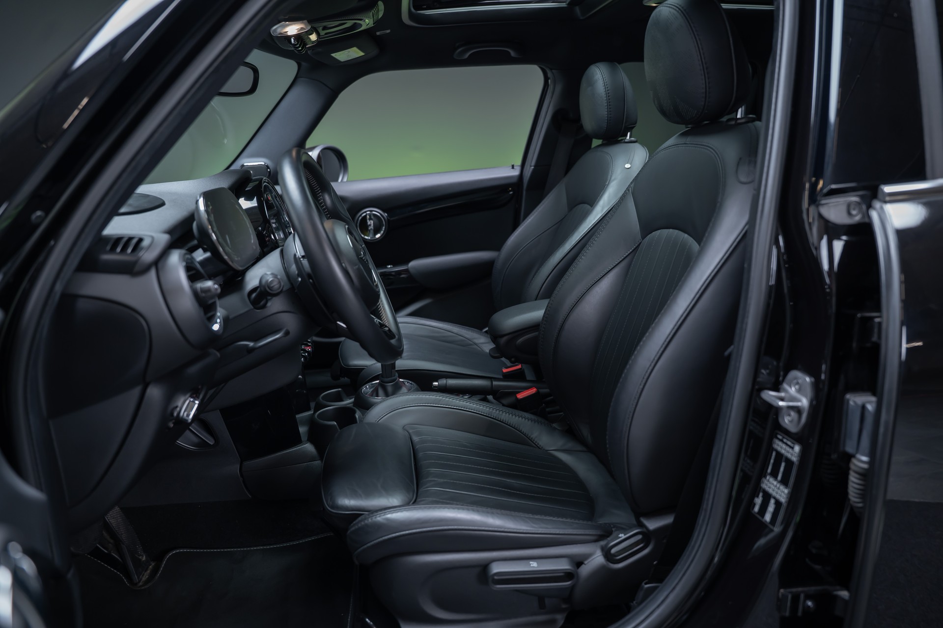 MINI Cooper S SDKG / CH-Fahrzeug / Panorama / Rückfahrkamera-image-12