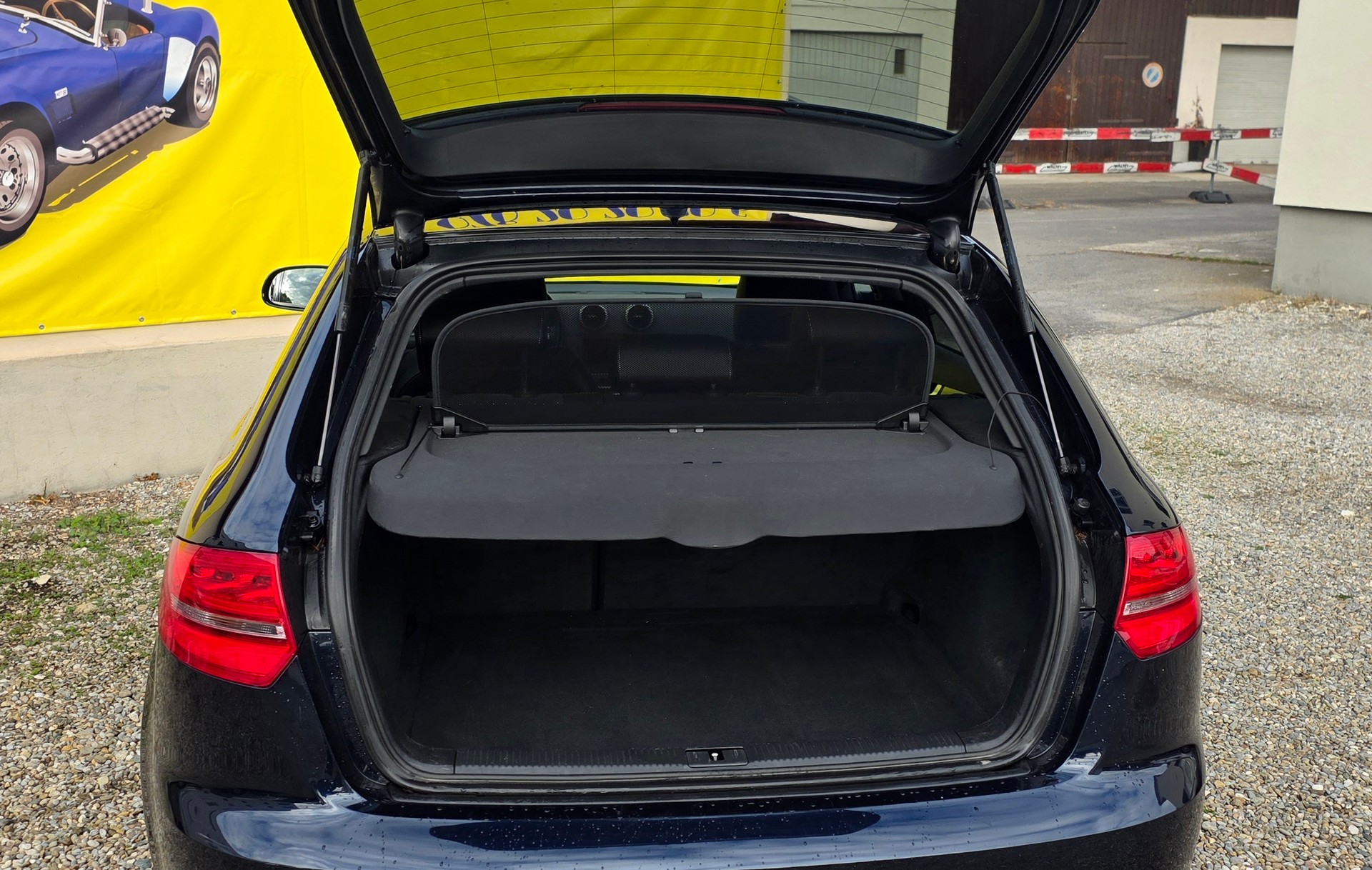 AUDI A3 Sportback 2.0 TDI Attraction quattro-image-12