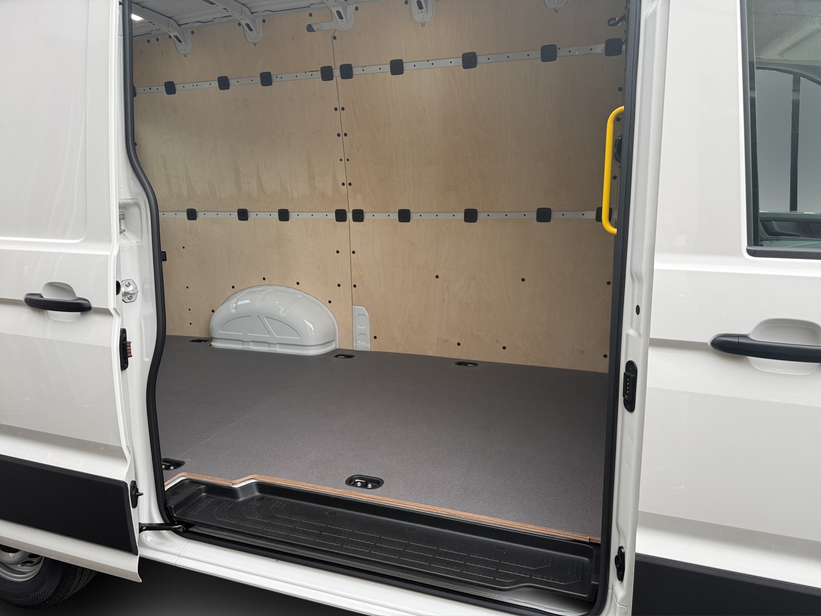 VW Crafter 35 2.0 BiTDI Entry L3 A-image-11