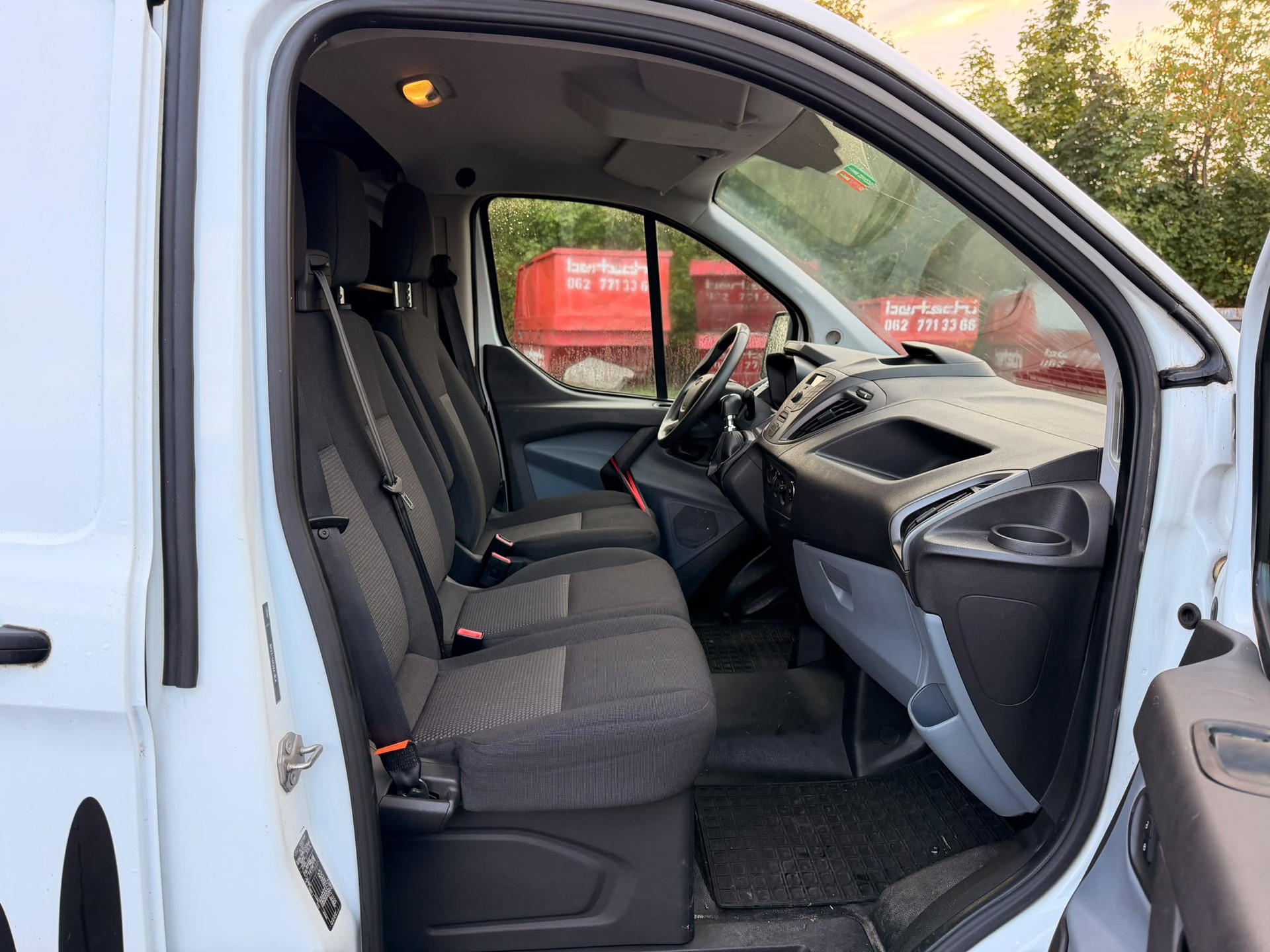 FORD Transit Custom Van 250 L1H1 Ambiente-image-6