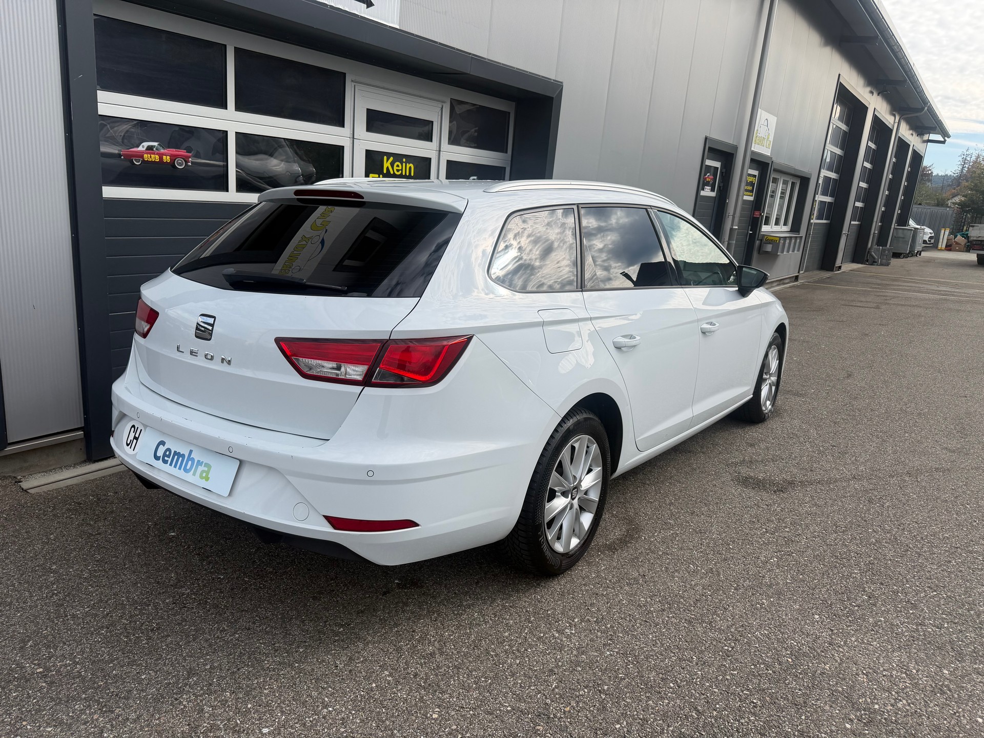 SEAT Leon ST 1.6 TDI CR Style DSG Frisch Ab MFK-image-2