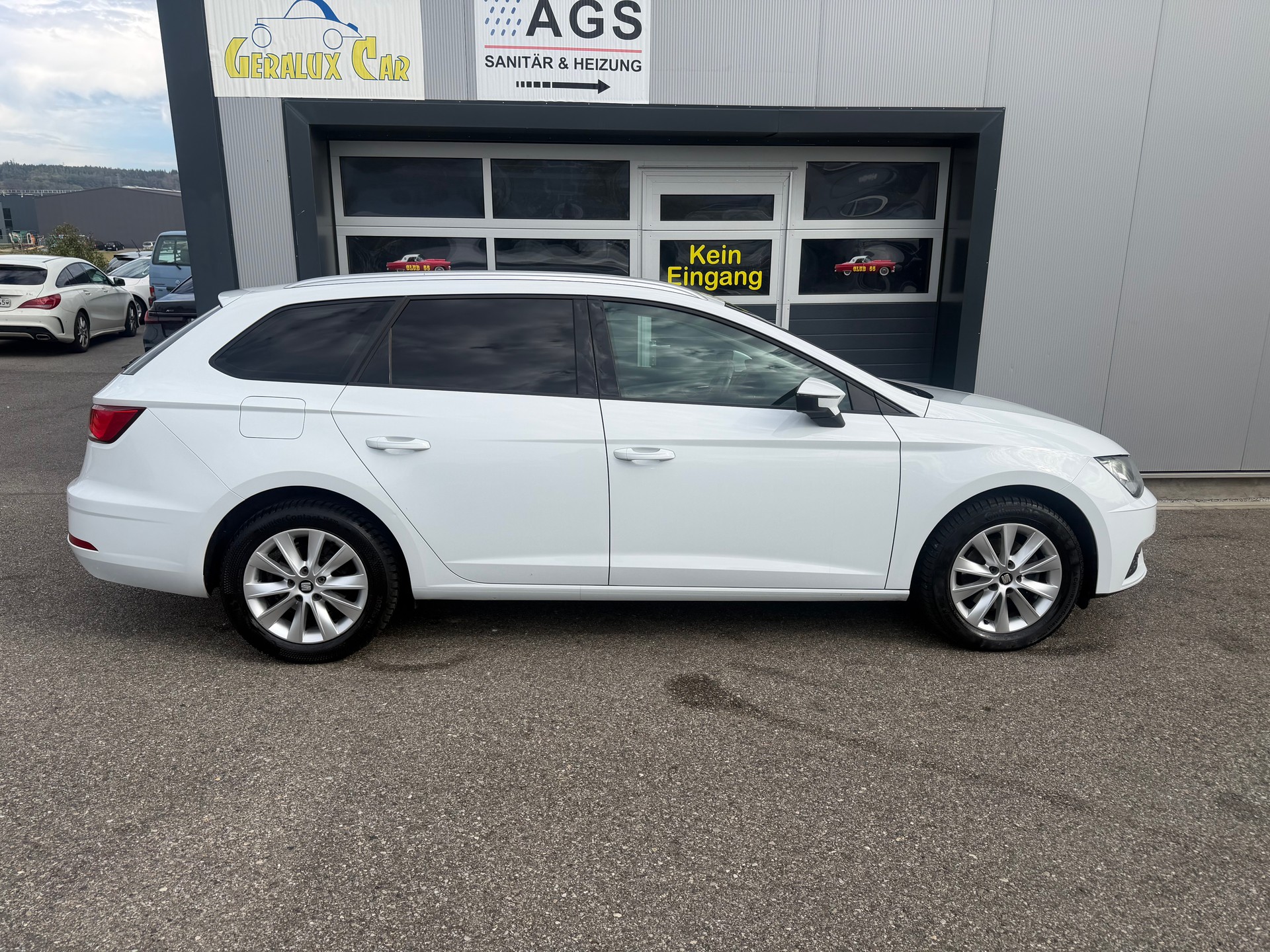 SEAT Leon ST 1.6 TDI CR Style DSG Frisch Ab MFK-image-4