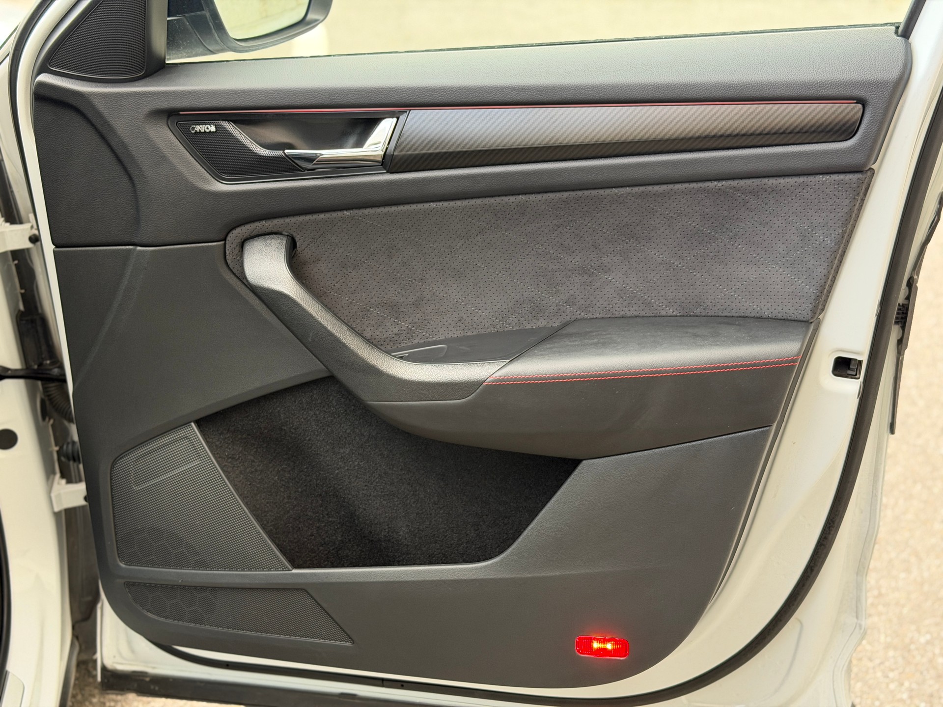 SKODA Kodiaq 2.0 Bi-TDI SCR RS 4x4 DSG-image-29