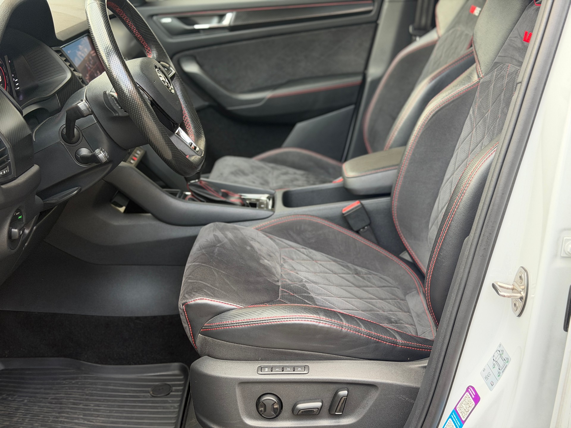 SKODA Kodiaq 2.0 Bi-TDI SCR RS 4x4 DSG-image-13