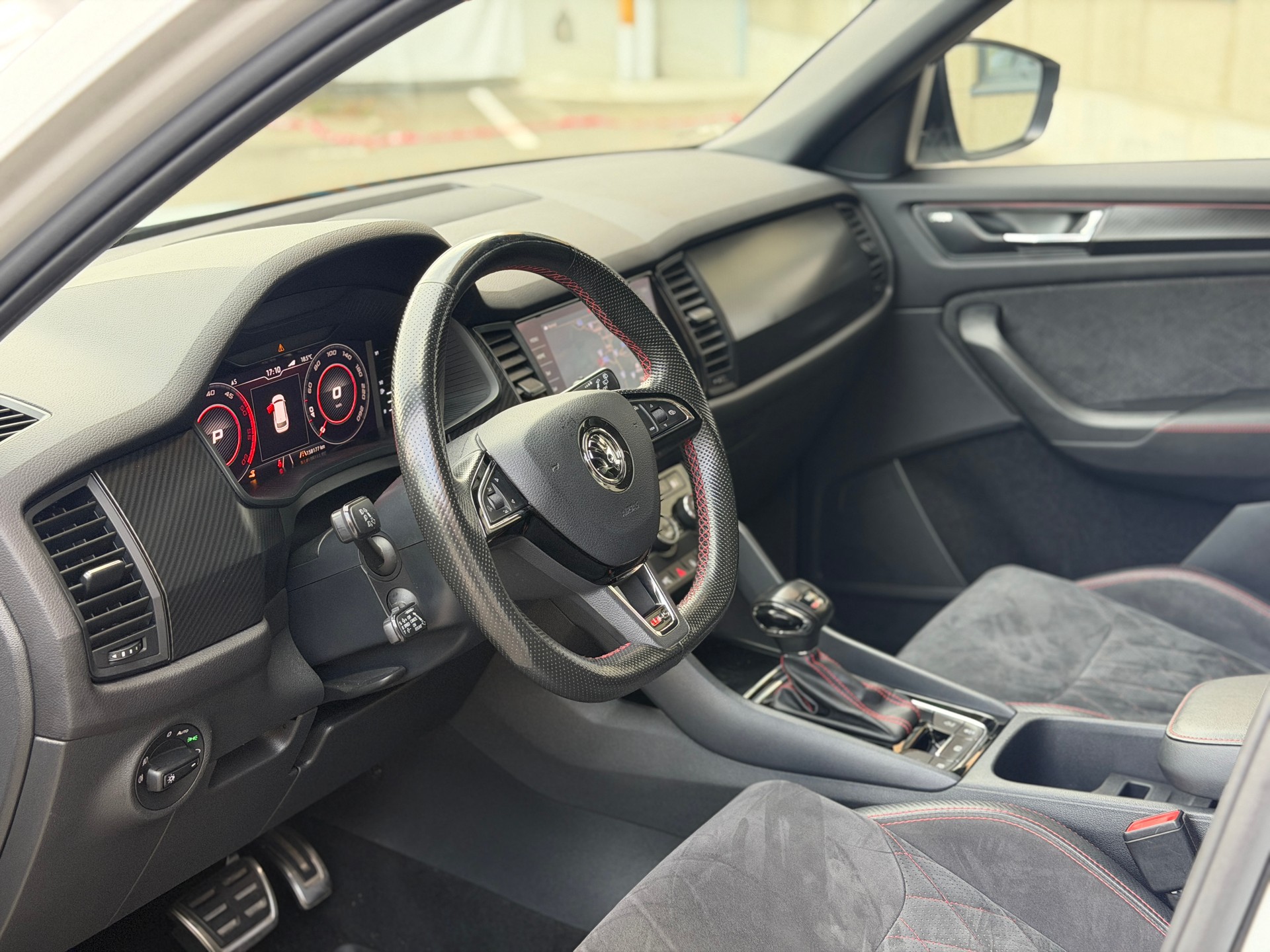 SKODA Kodiaq 2.0 Bi-TDI SCR RS 4x4 DSG-image-14