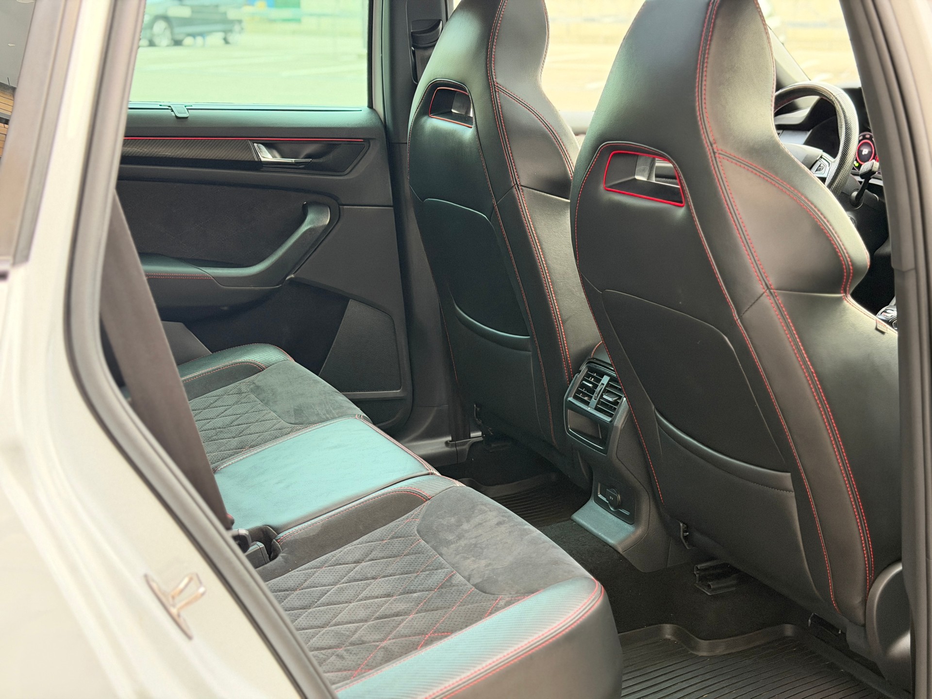 SKODA Kodiaq 2.0 Bi-TDI SCR RS 4x4 DSG-image-22