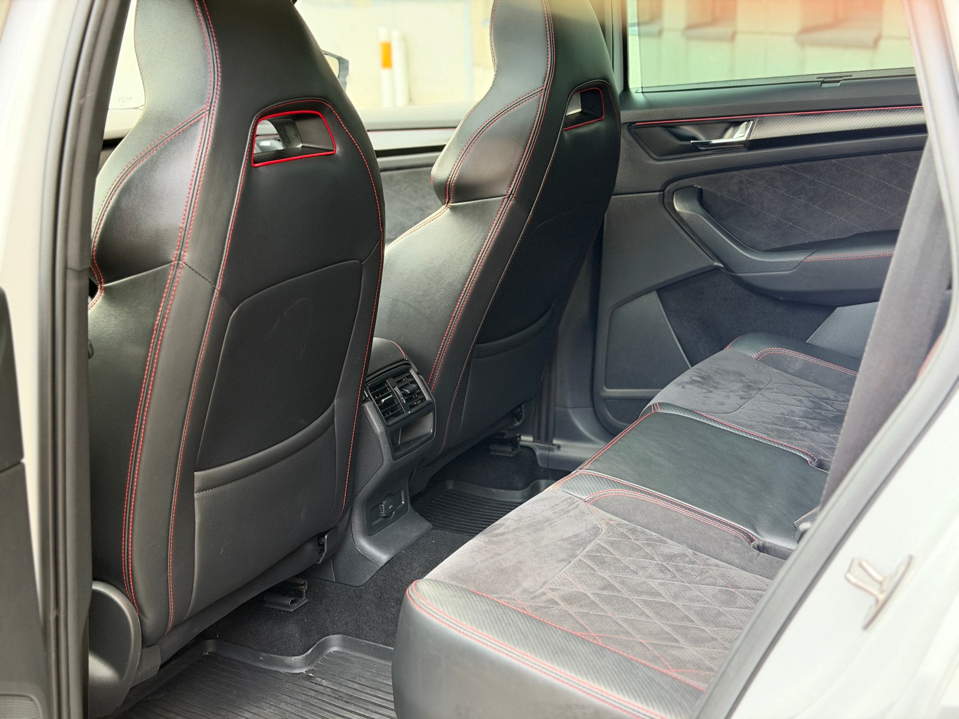 SKODA Kodiaq 2.0 Bi-TDI SCR RS 4x4 DSG-image-19