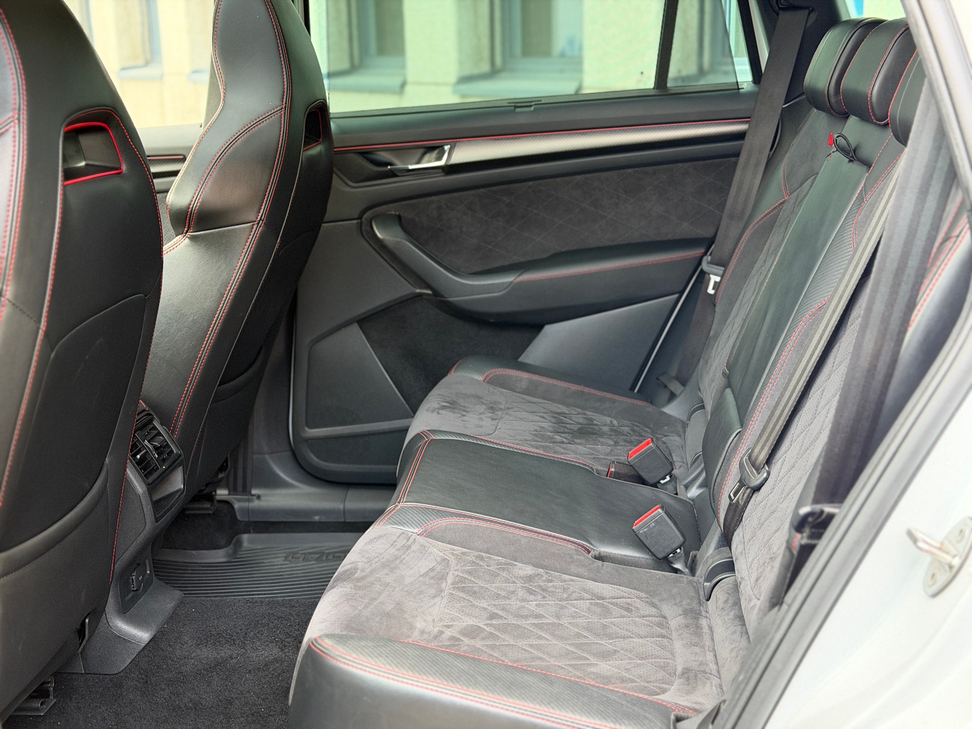 SKODA Kodiaq 2.0 Bi-TDI SCR RS 4x4 DSG-image-18