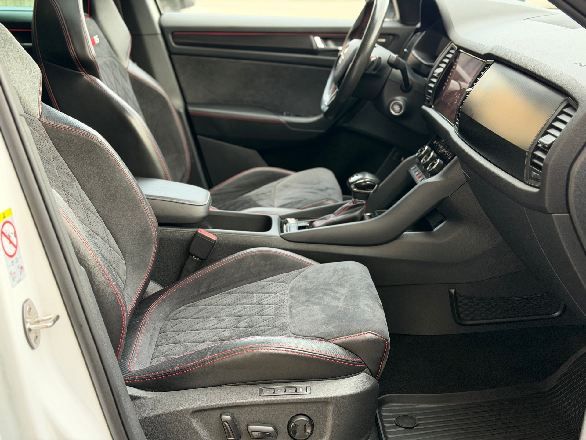SKODA Kodiaq 2.0 Bi-TDI SCR RS 4x4 DSG-image-24