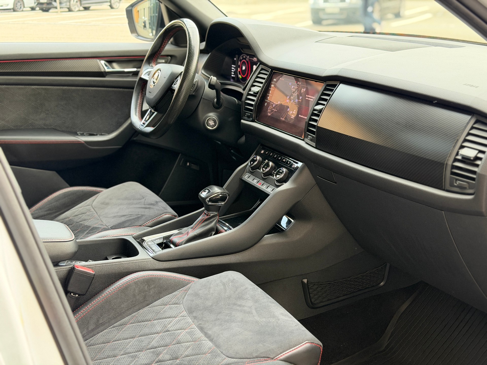 SKODA Kodiaq 2.0 Bi-TDI SCR RS 4x4 DSG-image-25
