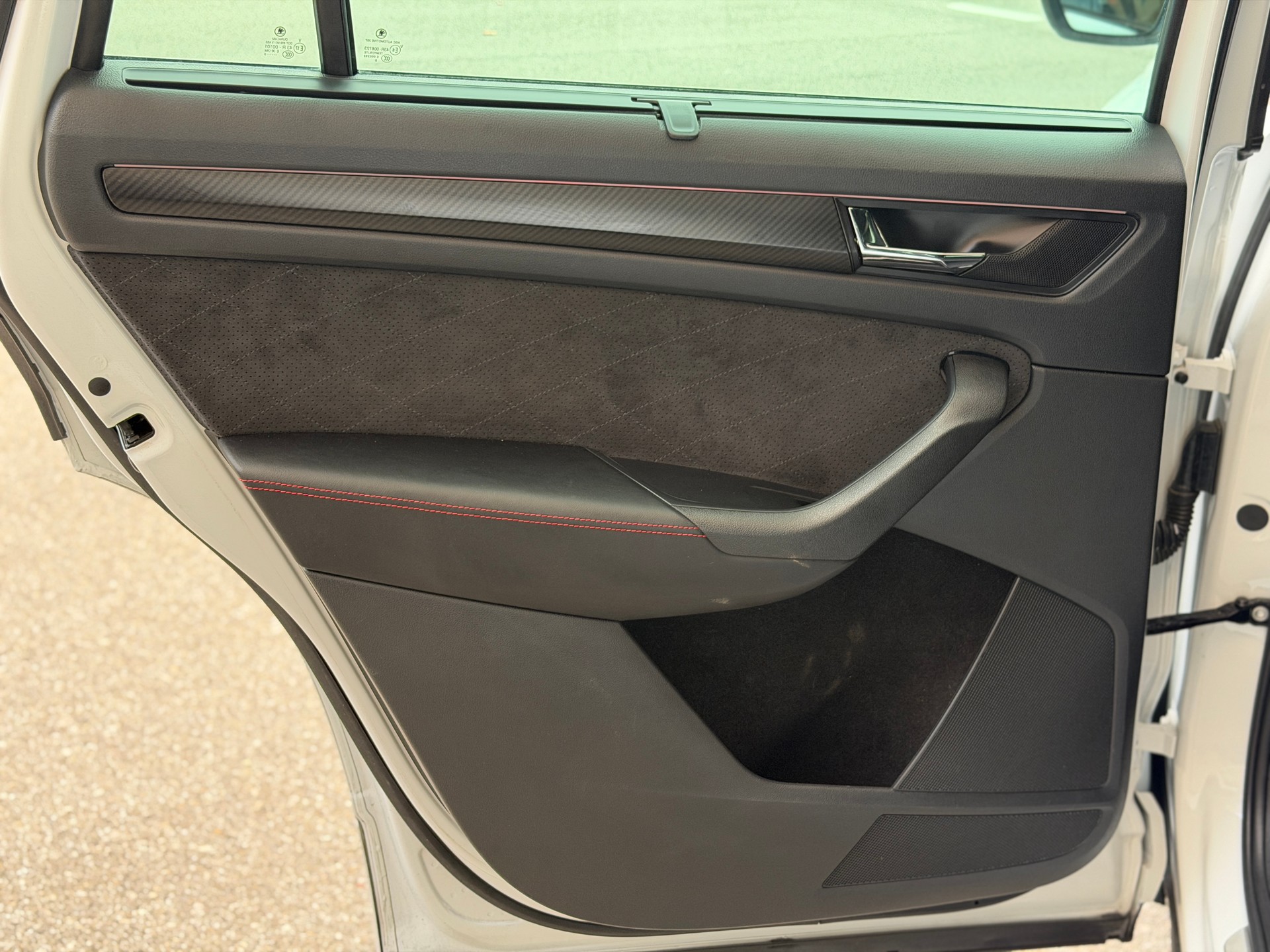 SKODA Kodiaq 2.0 Bi-TDI SCR RS 4x4 DSG-image-23