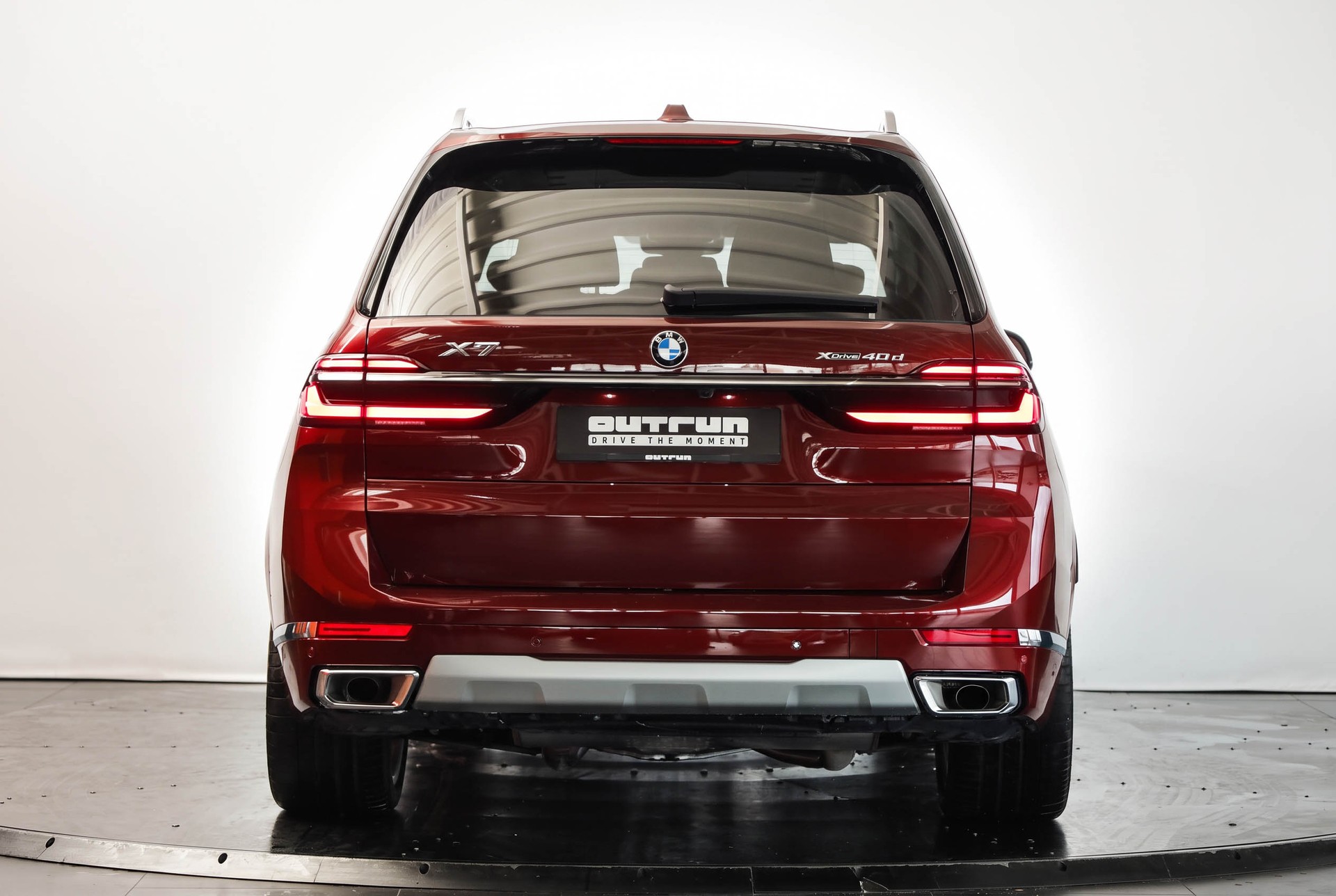BMW X7 xDrive 48V 40d • Aventurinrot III • Individual Merino Elfenbeinweiss • Véhicule suisse-showroom-element-2