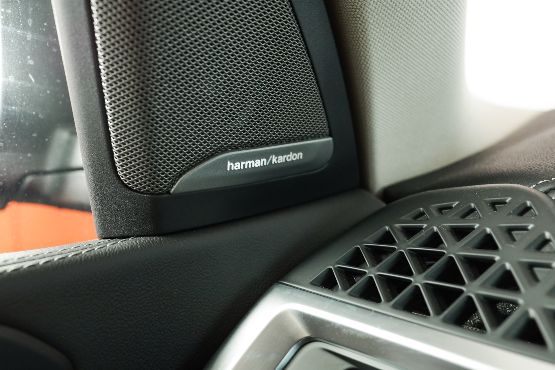 BMW X7 xDrive 48V 40d • Aventurinrot III • Individual Merino Elfenbeinweiss • Véhicule suisse-image-34