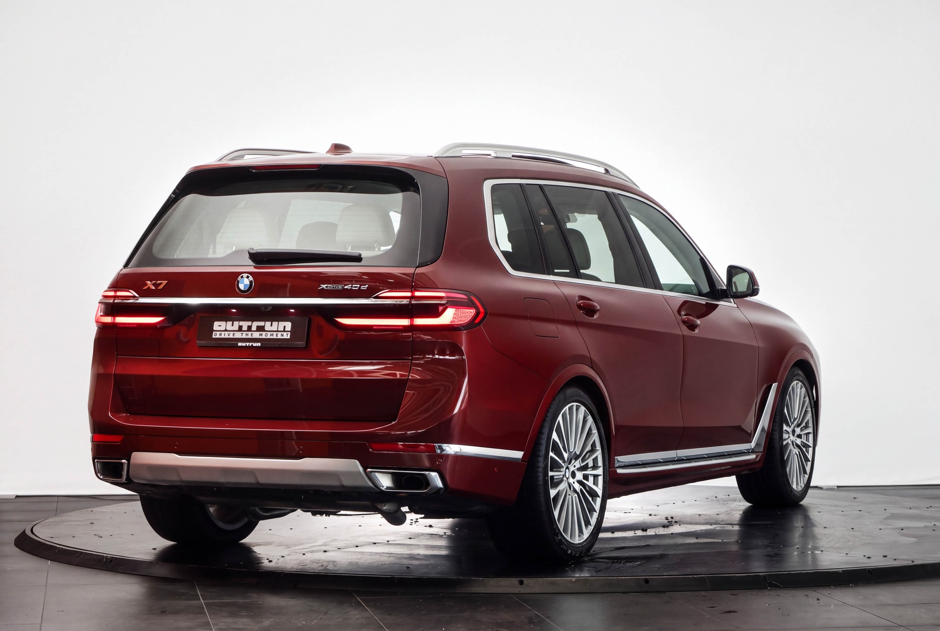 BMW X7 xDrive 48V 40d • Aventurinrot III • Individual Merino Elfenbeinweiss • Véhicule suisse-showroom-element-3