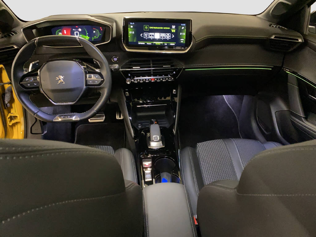 PEUGEOT 208 1.2 PureTech 100 PS GT Line-image-10