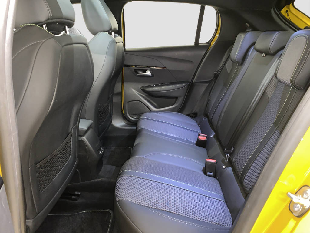 PEUGEOT 208 1.2 PureTech 100 PS GT Line-image-12