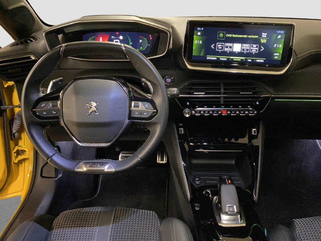 PEUGEOT 208 1.2 PureTech 100 PS GT Line-image-9