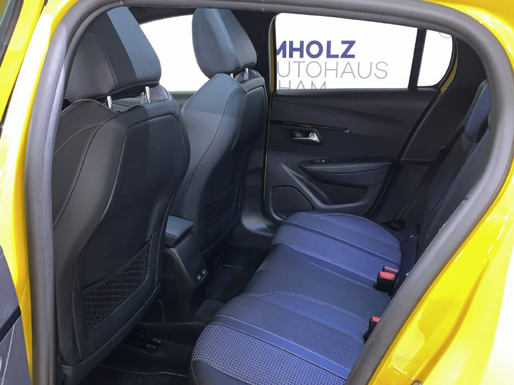 PEUGEOT 208 1.2 PureTech 100 PS GT Line-image-16
