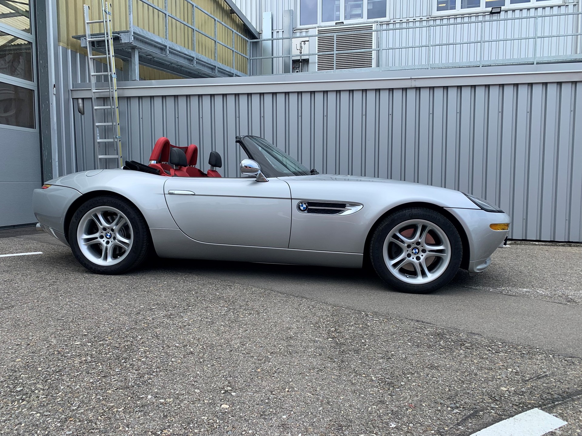 BMW Z8 Roadster-image-3