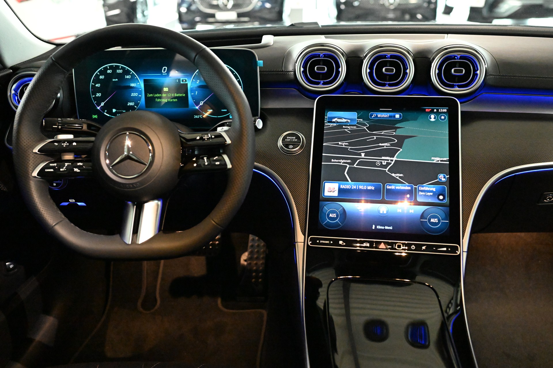 MERCEDES-BENZ C 200 4Matic AMG Line-image-11