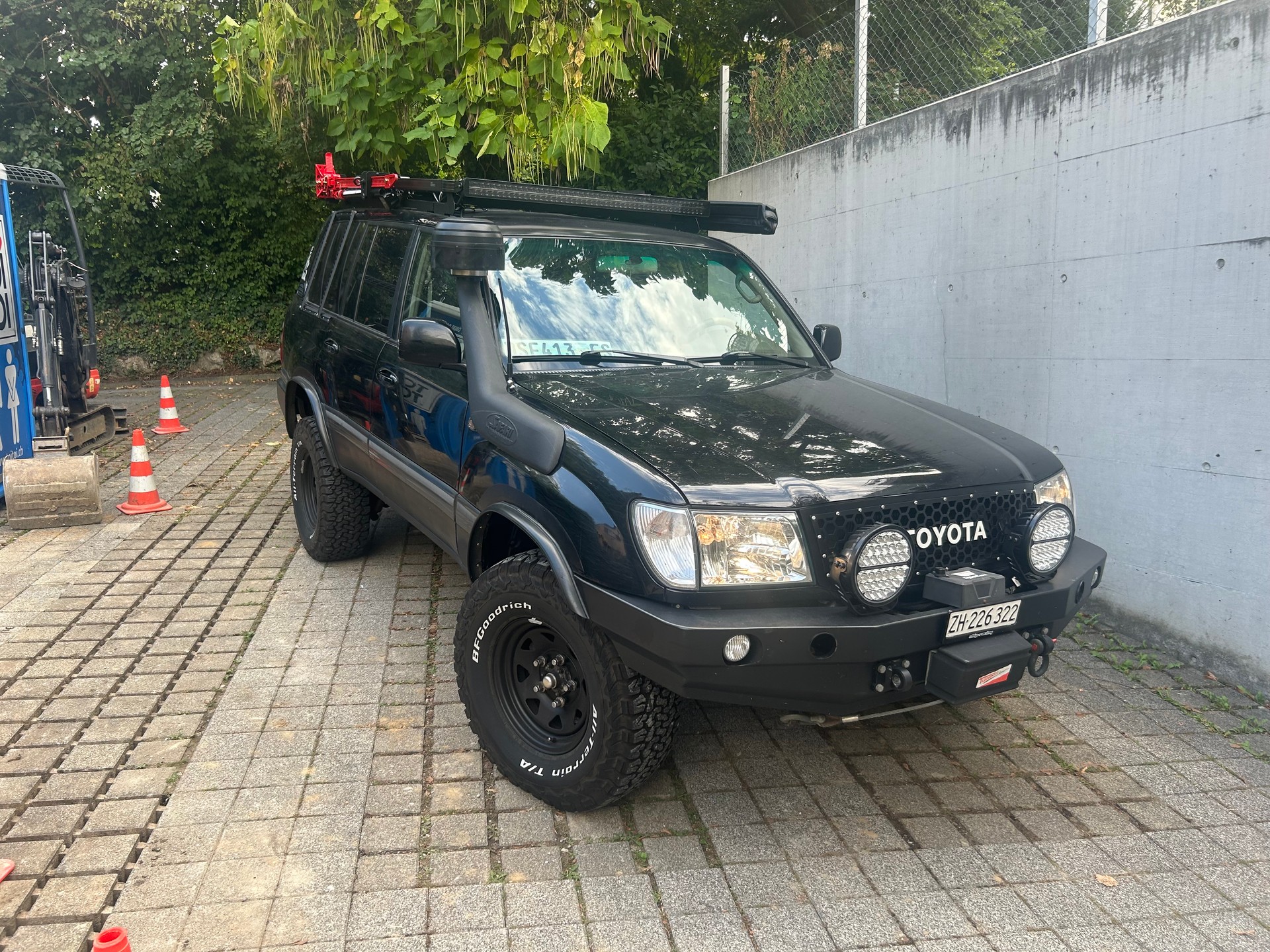 TOYOTA Land Cruiser 500 4.2 TD-image-0