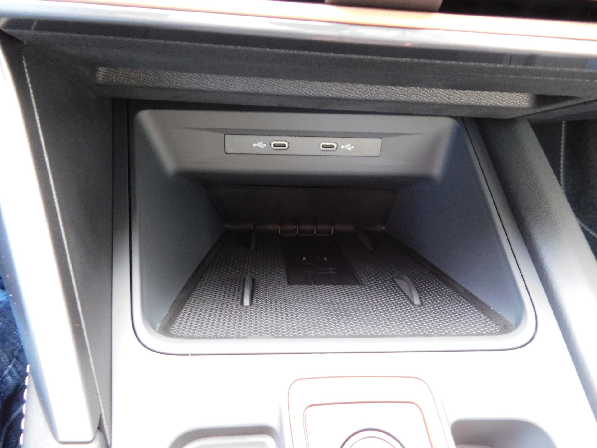 CUPRA Formentor 1.5 eTSI DSG-image-10