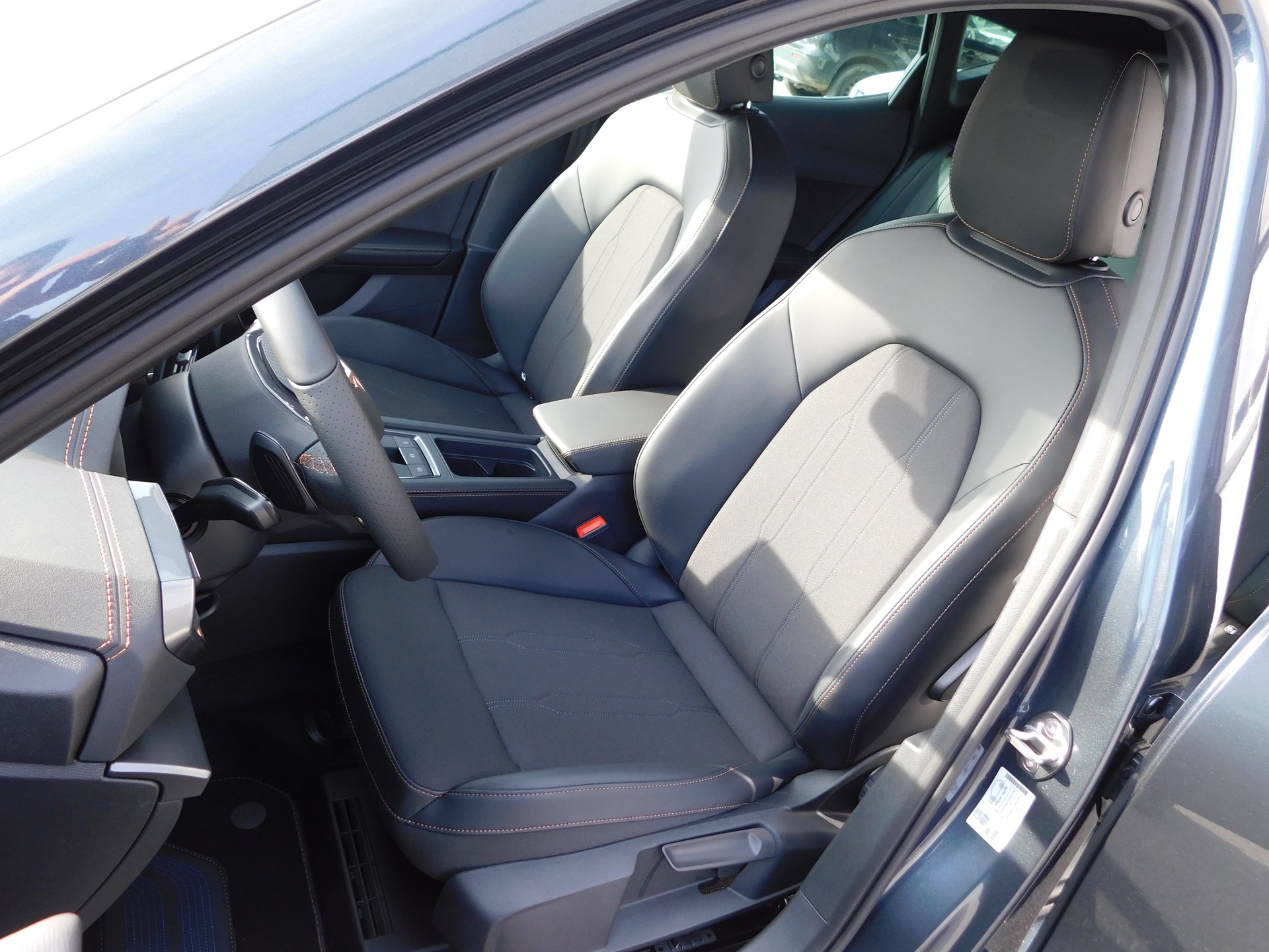 CUPRA Formentor 1.5 eTSI DSG-image-8