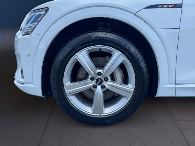 AUDI e-tron 50 Advanced quattro-image-8