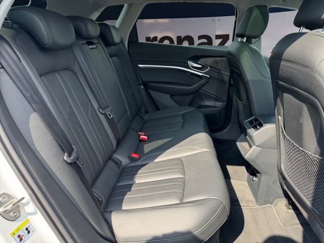 AUDI e-tron 50 Advanced quattro-image-17
