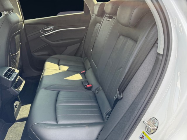 AUDI e-tron 50 Advanced quattro-image-15