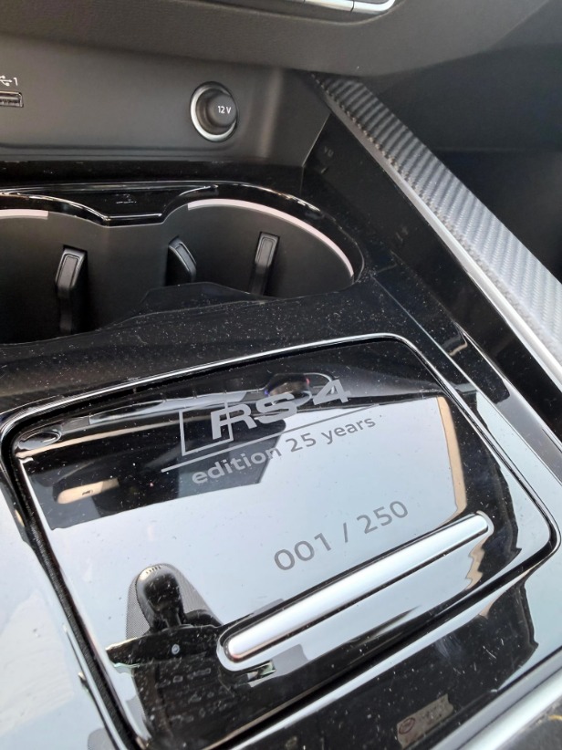 AUDI RS4 Avant 25 year edition quattro tiptronic-image-15