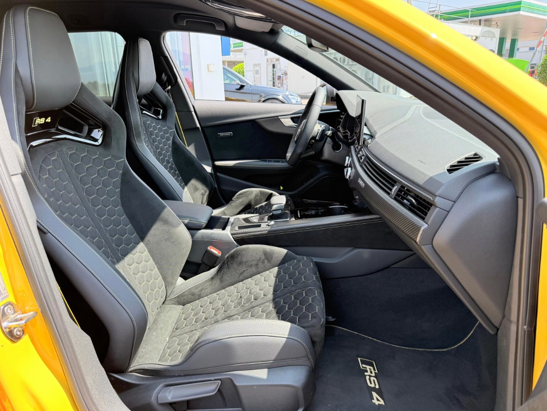 AUDI RS4 Avant 25 year edition quattro tiptronic-image-11