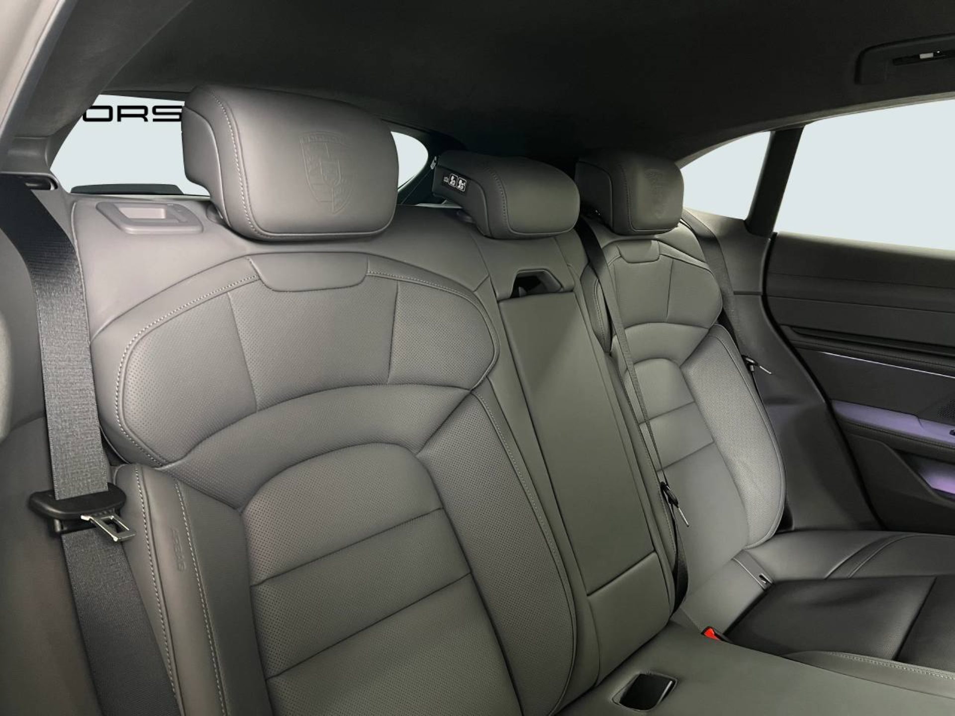 PORSCHE Taycan GTS Sport Turismo-image-24