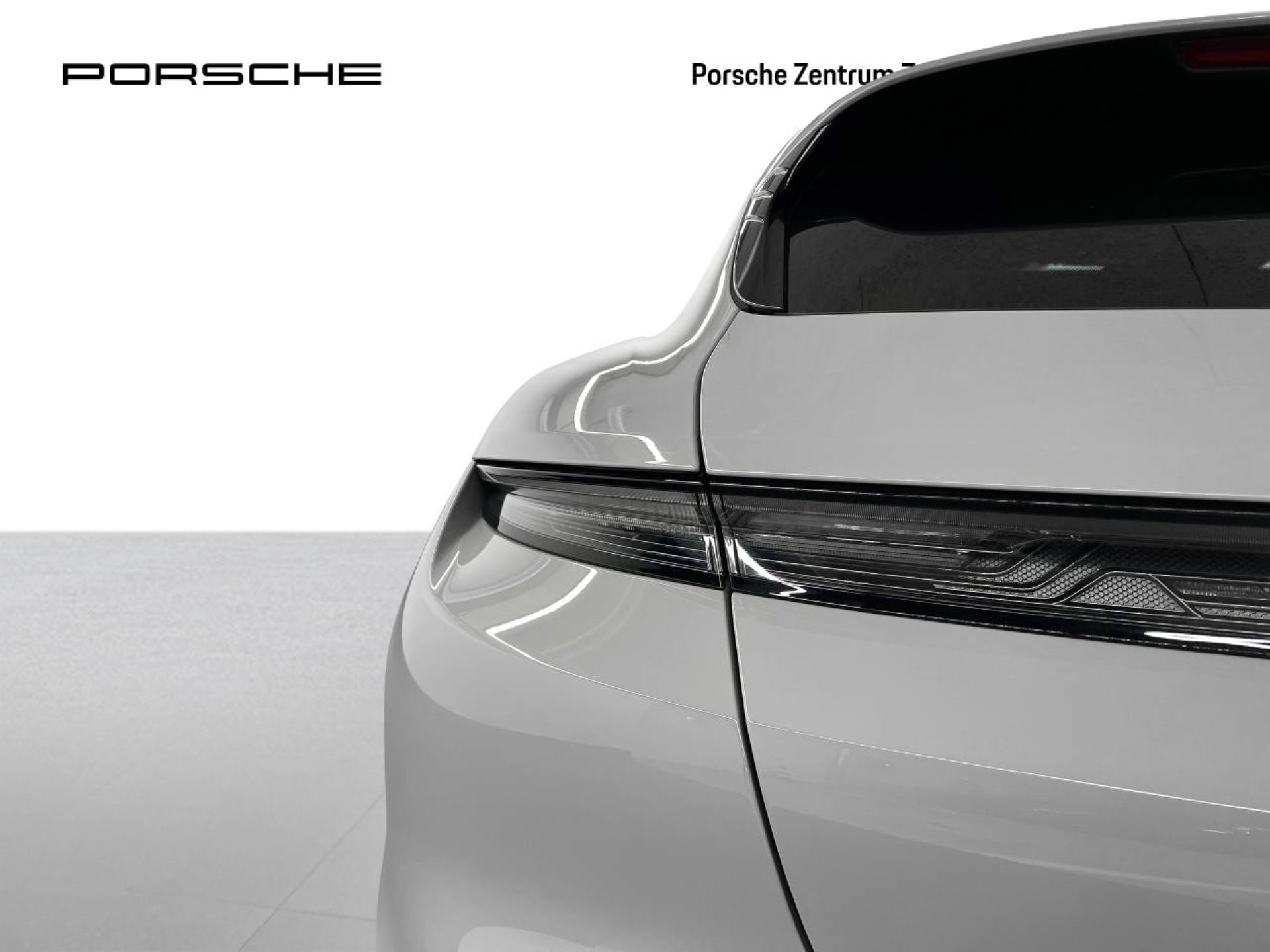 PORSCHE Taycan GTS Sport Turismo-image-12