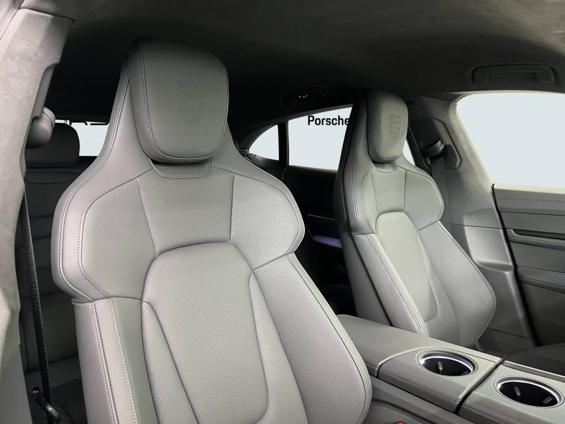 PORSCHE Taycan GTS Sport Turismo-image-20