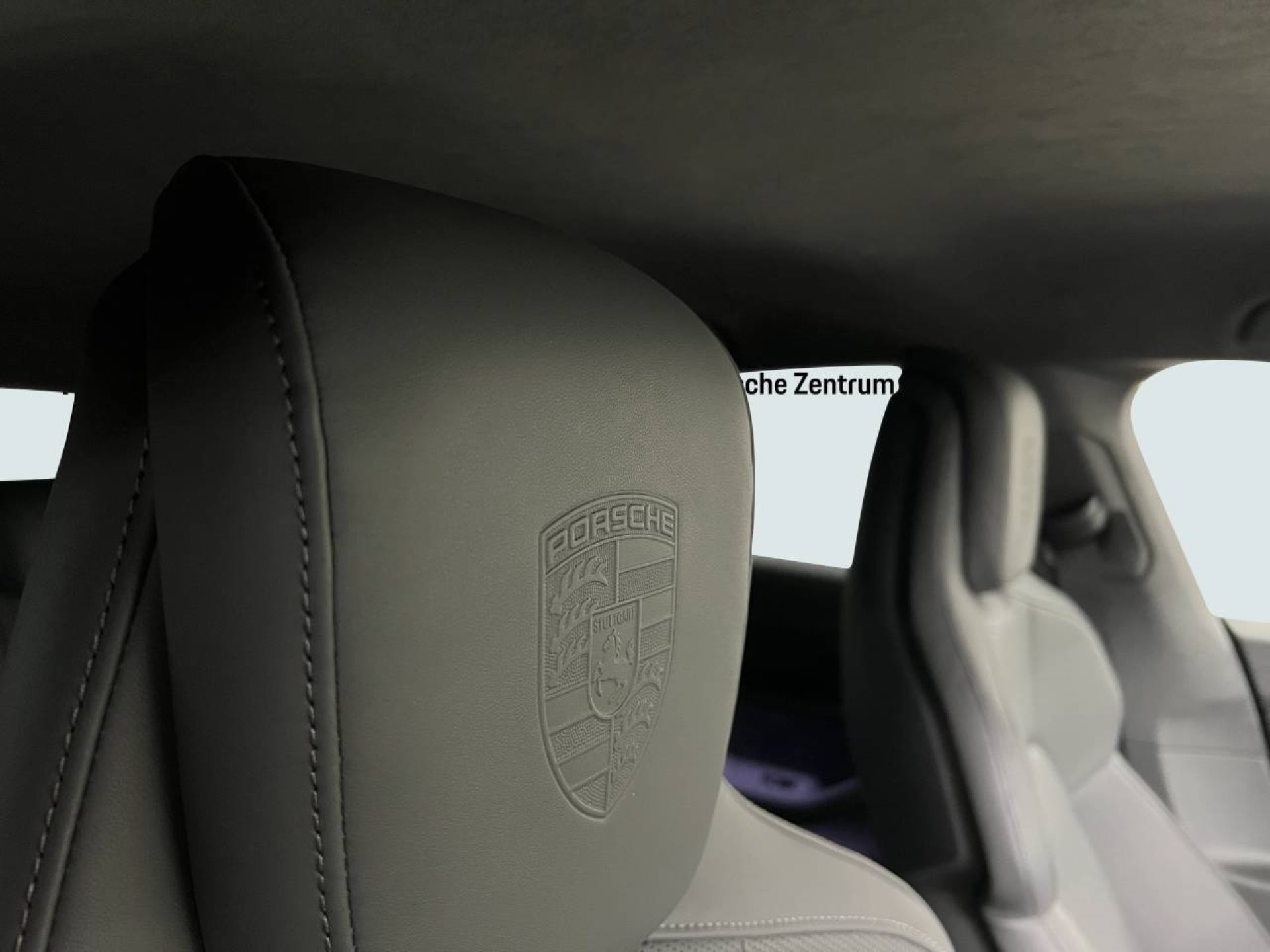 PORSCHE Taycan GTS Sport Turismo-image-21