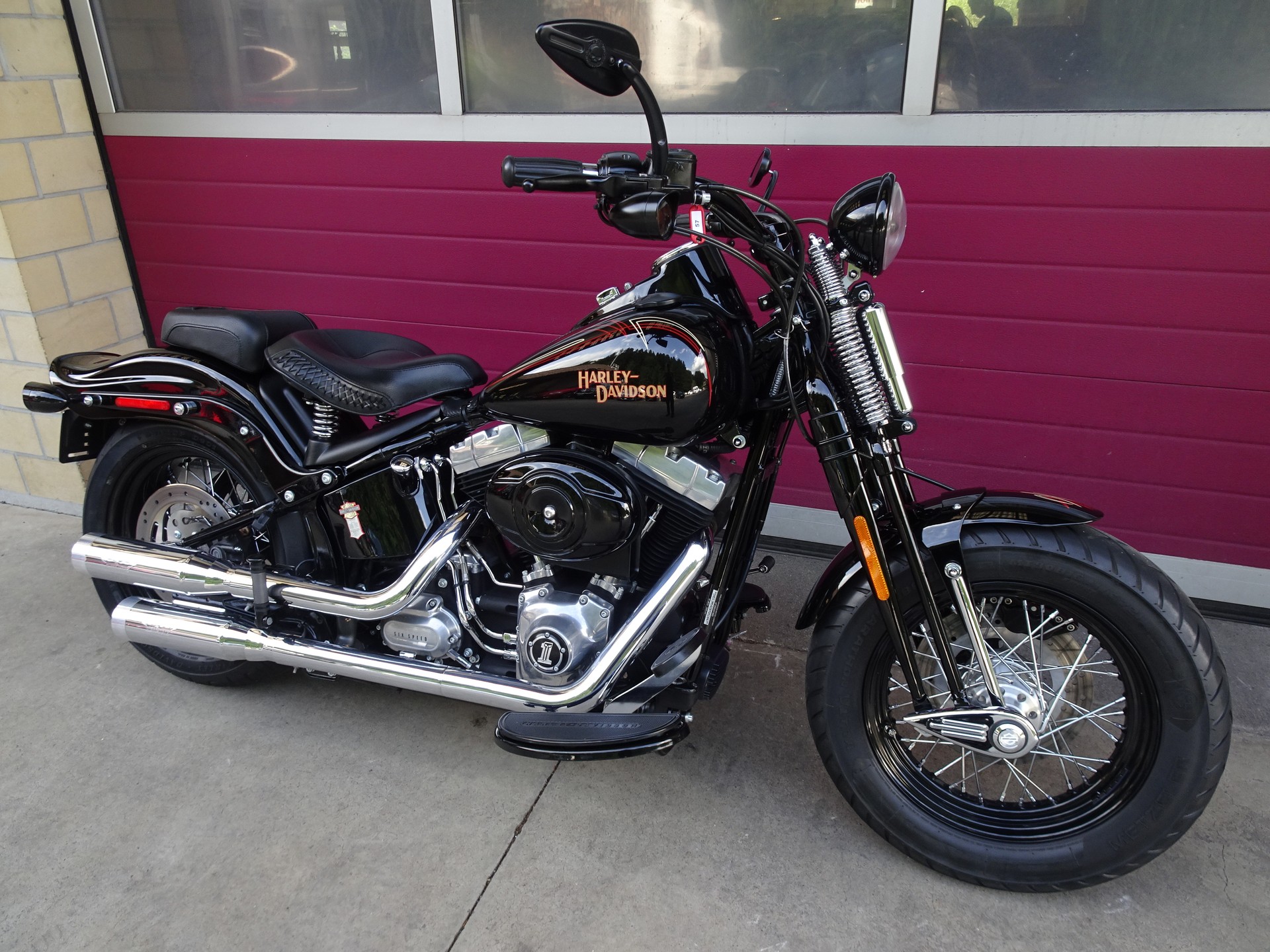 HARLEY-DAVIDSON FLSTSB Cross Bones-showroom-element-2