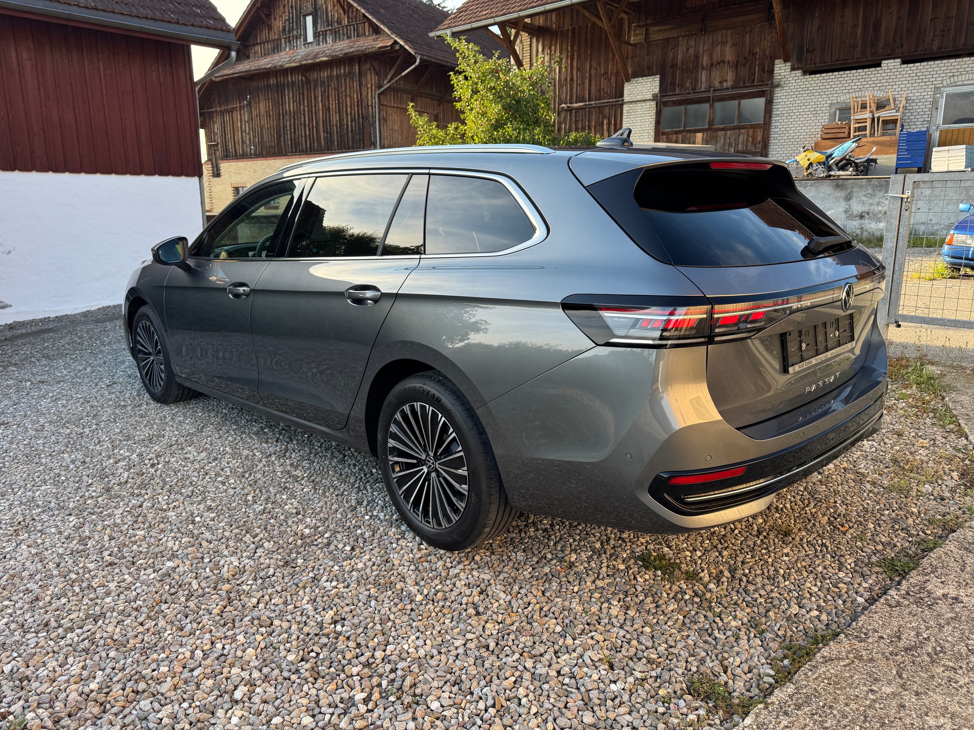 VW Passat Variant 2.0 TDI evo Elegance DSG-image-4
