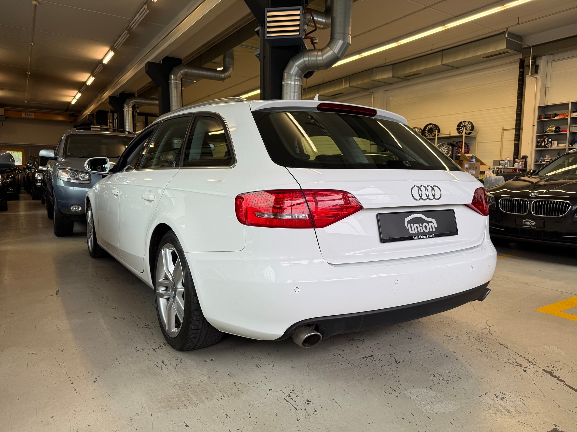 AUDI A4 Avant 3.0 TDI quattro S-tronic-image-6