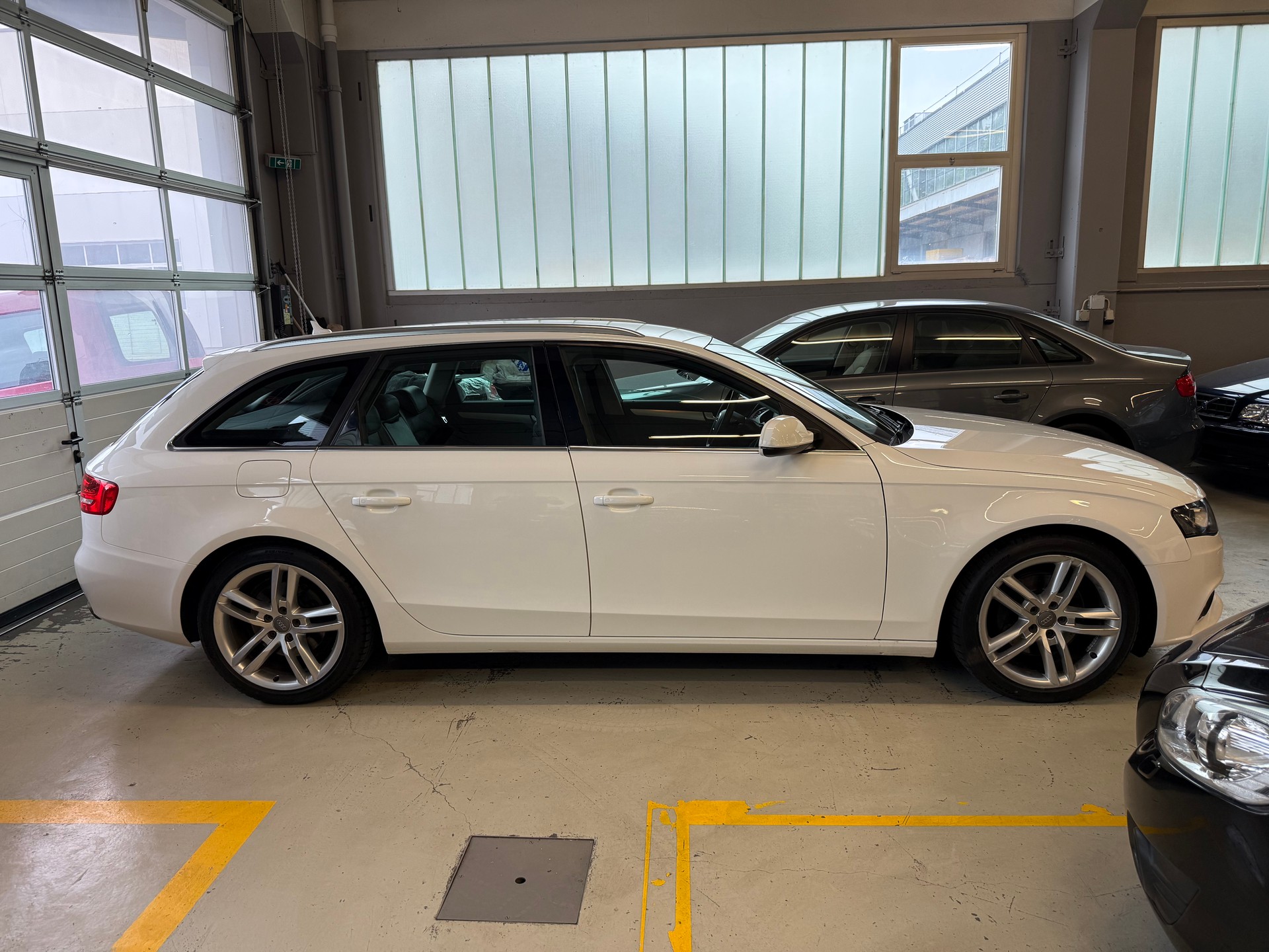 AUDI A4 Avant 3.0 TDI quattro S-tronic-image-4