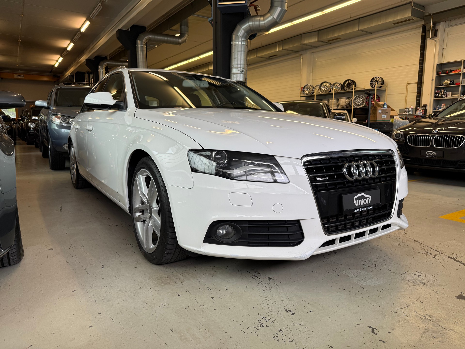 AUDI A4 Avant 3.0 TDI quattro S-tronic-image-1