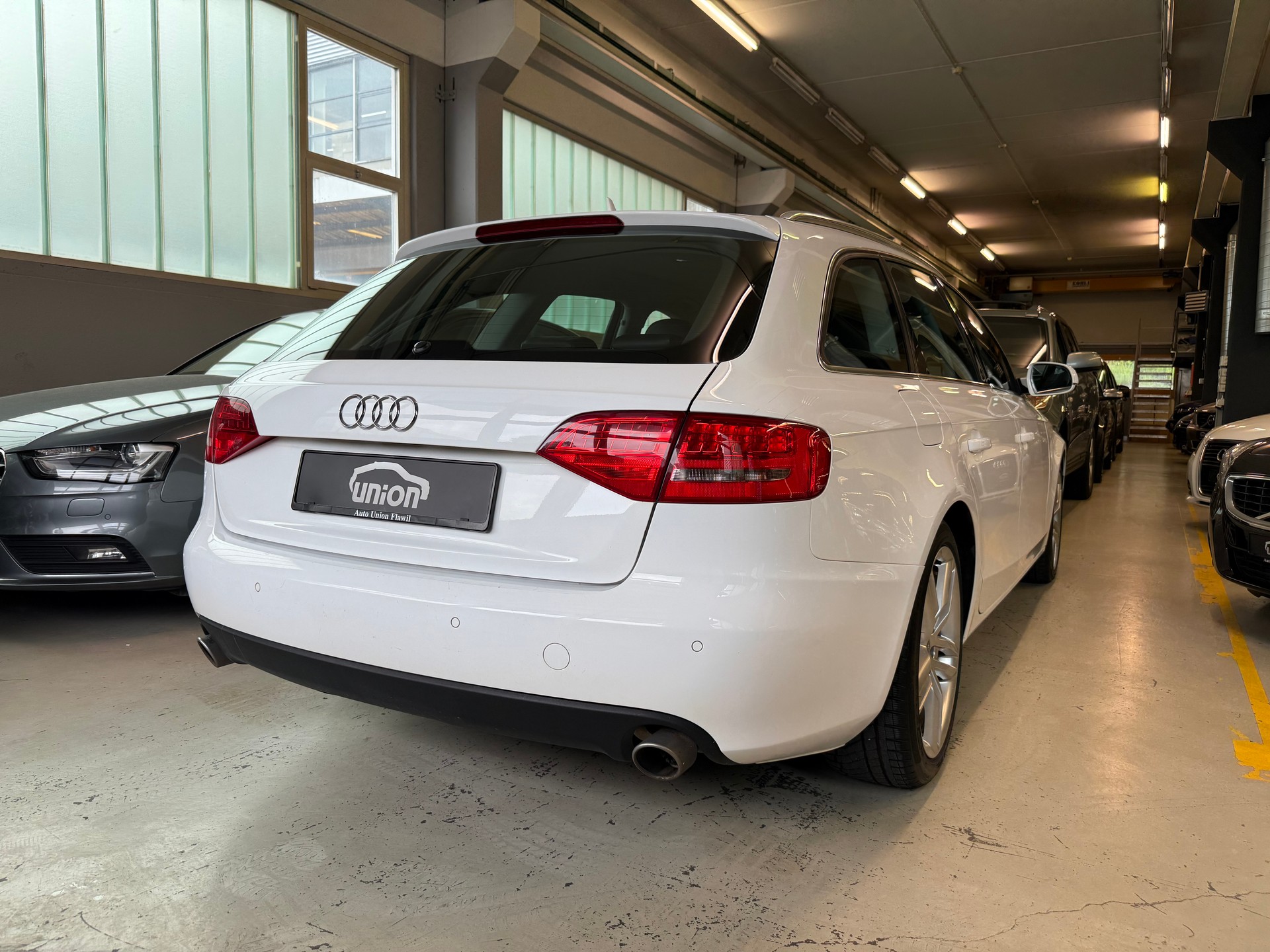 AUDI A4 Avant 3.0 TDI quattro S-tronic-image-5