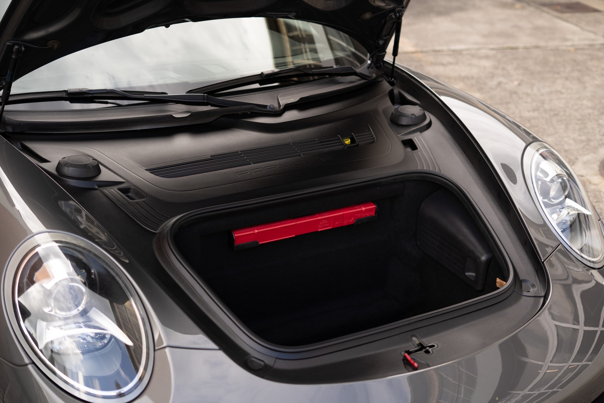 PORSCHE 911 Carrera-image-6