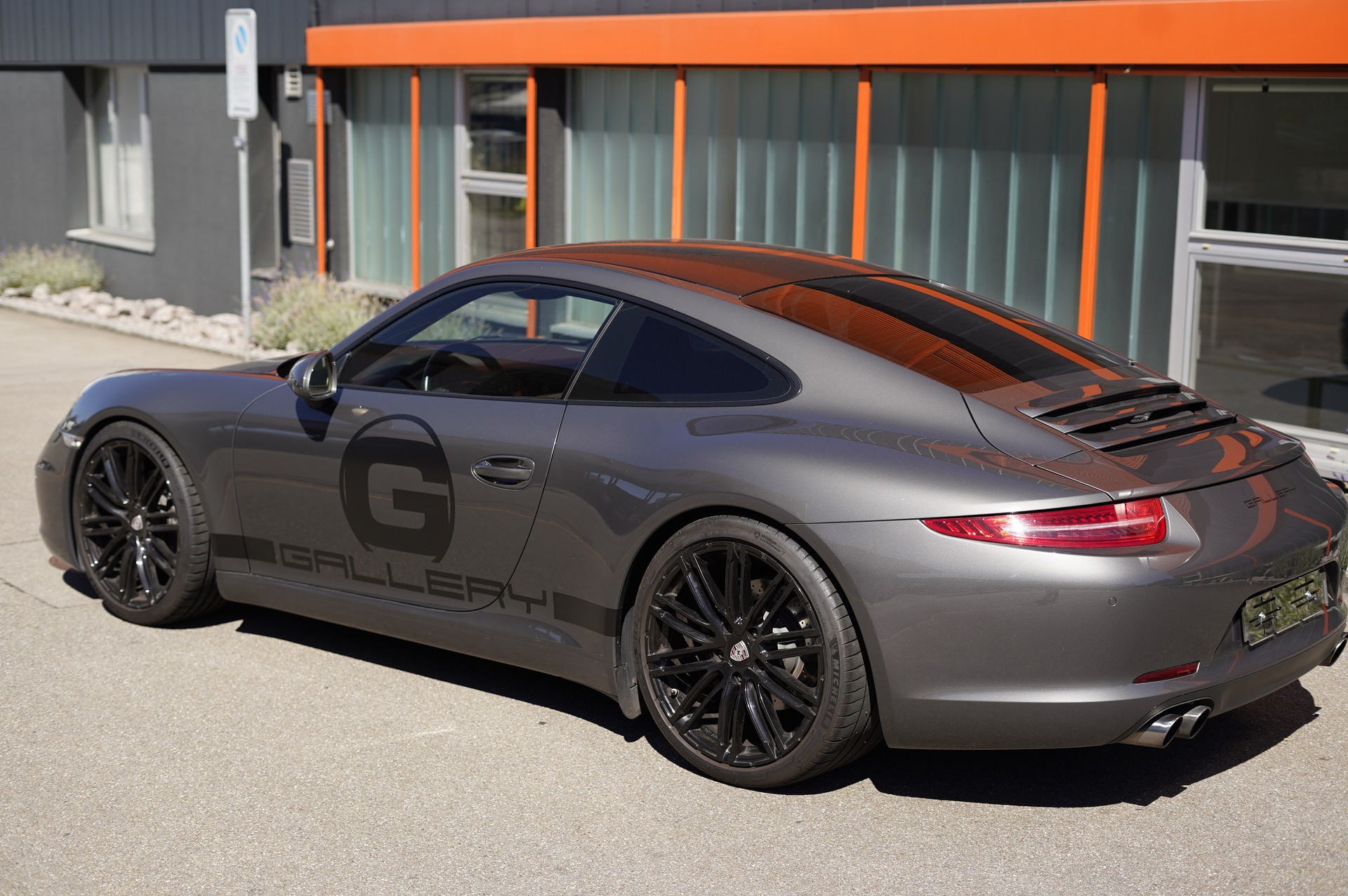 PORSCHE 911 Carrera-image-1