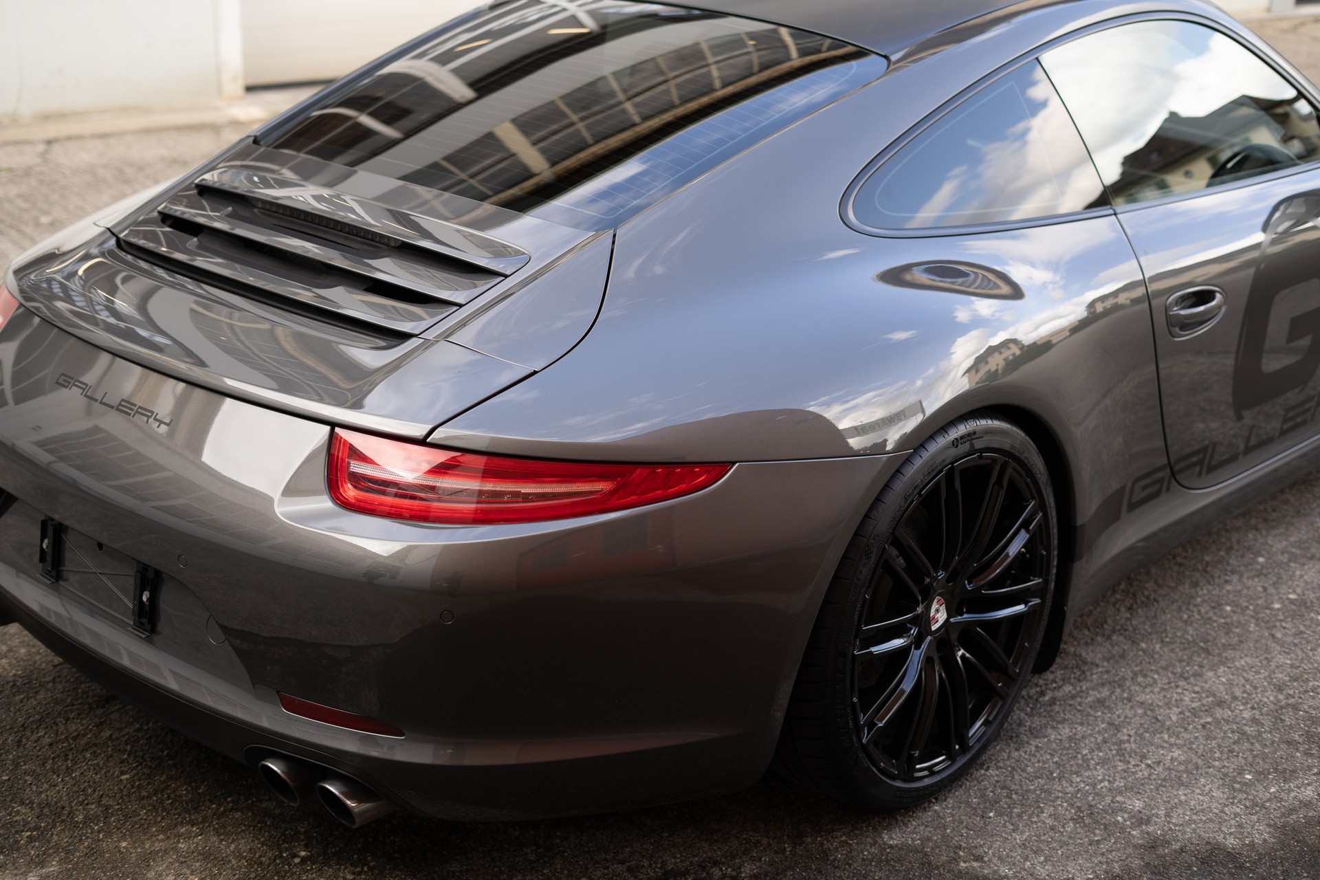 PORSCHE 911 Carrera-image-4