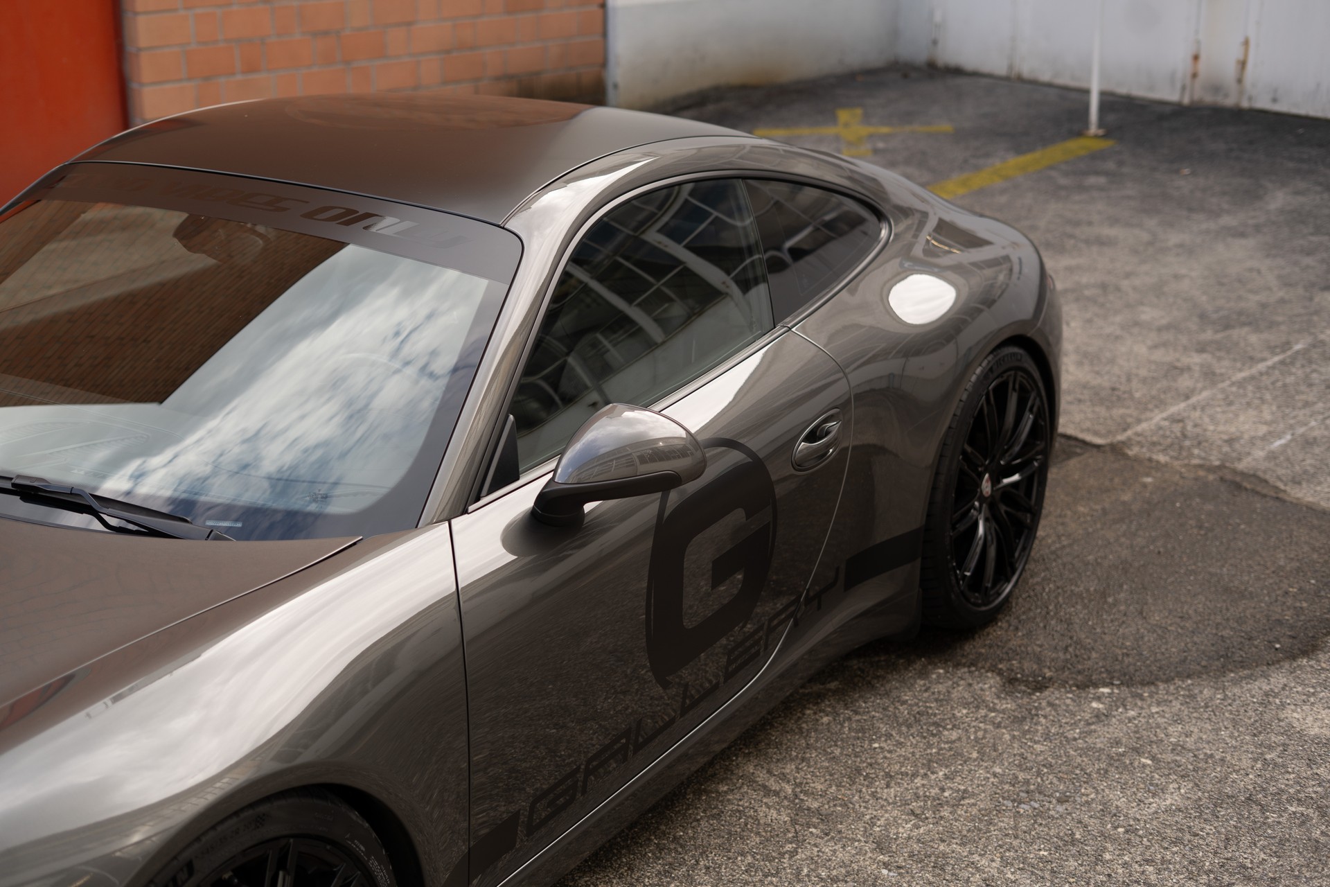 PORSCHE 911 Carrera-image-5