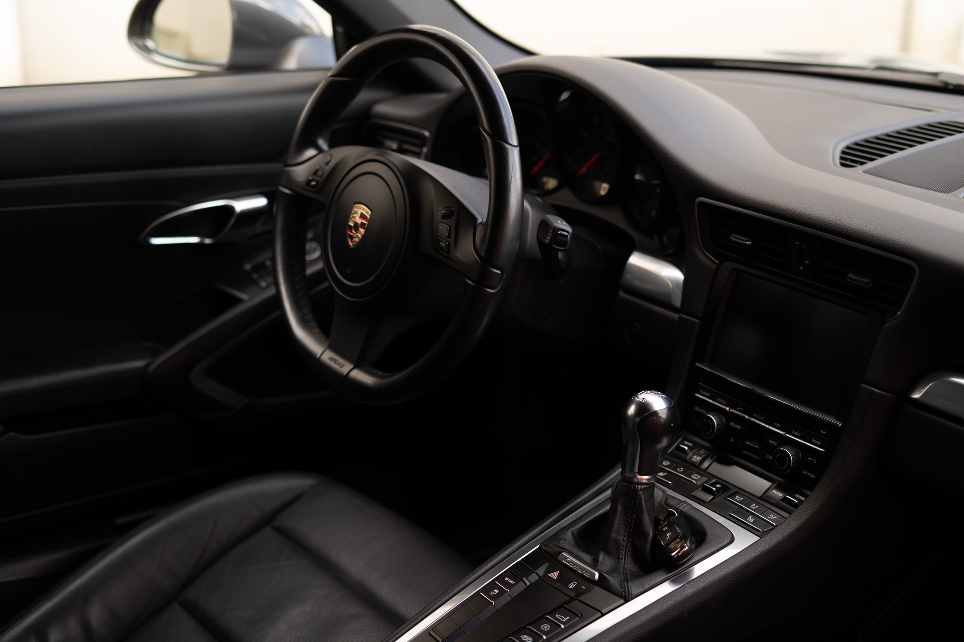 PORSCHE 911 Carrera-image-7