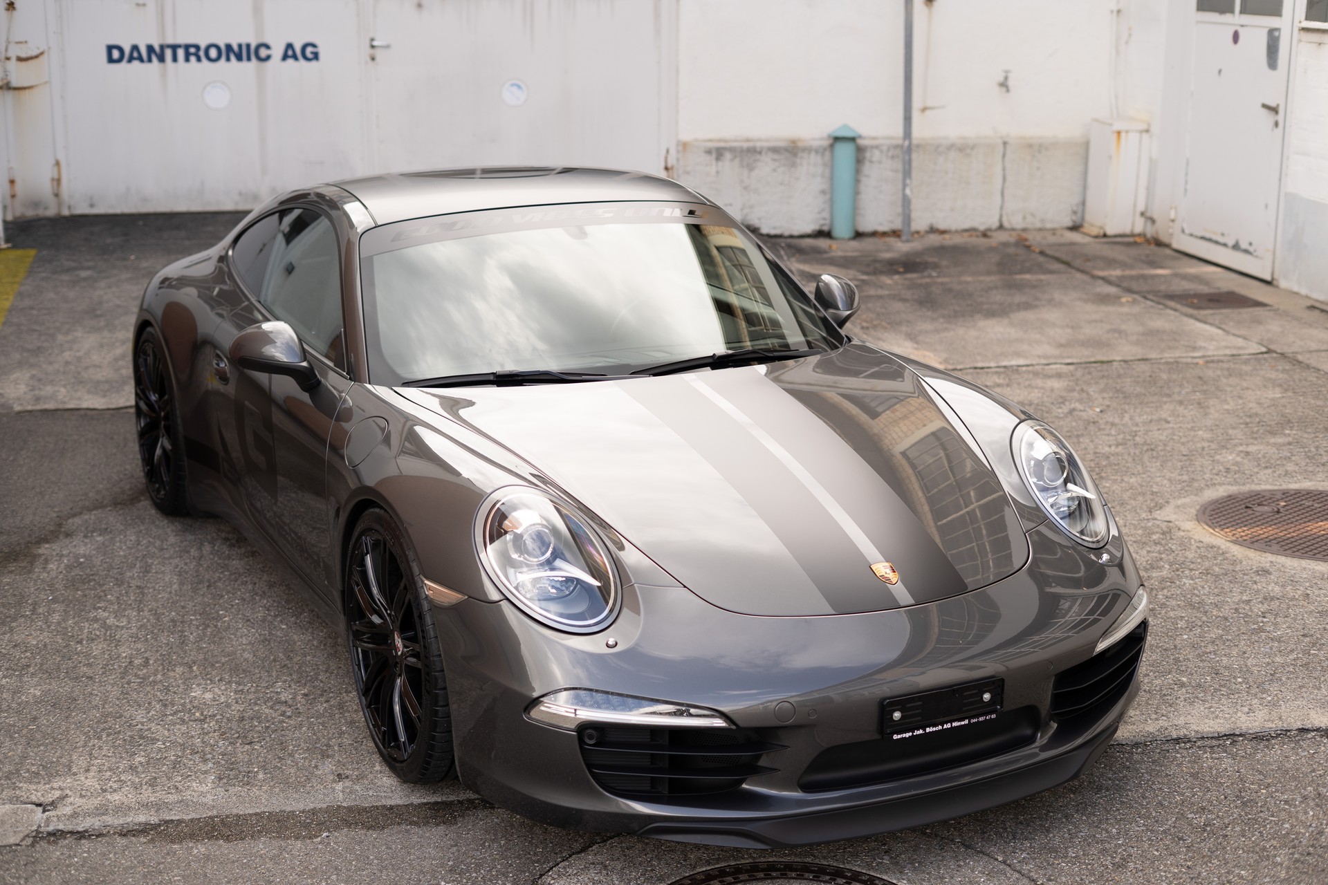 PORSCHE 911 Carrera-image-1